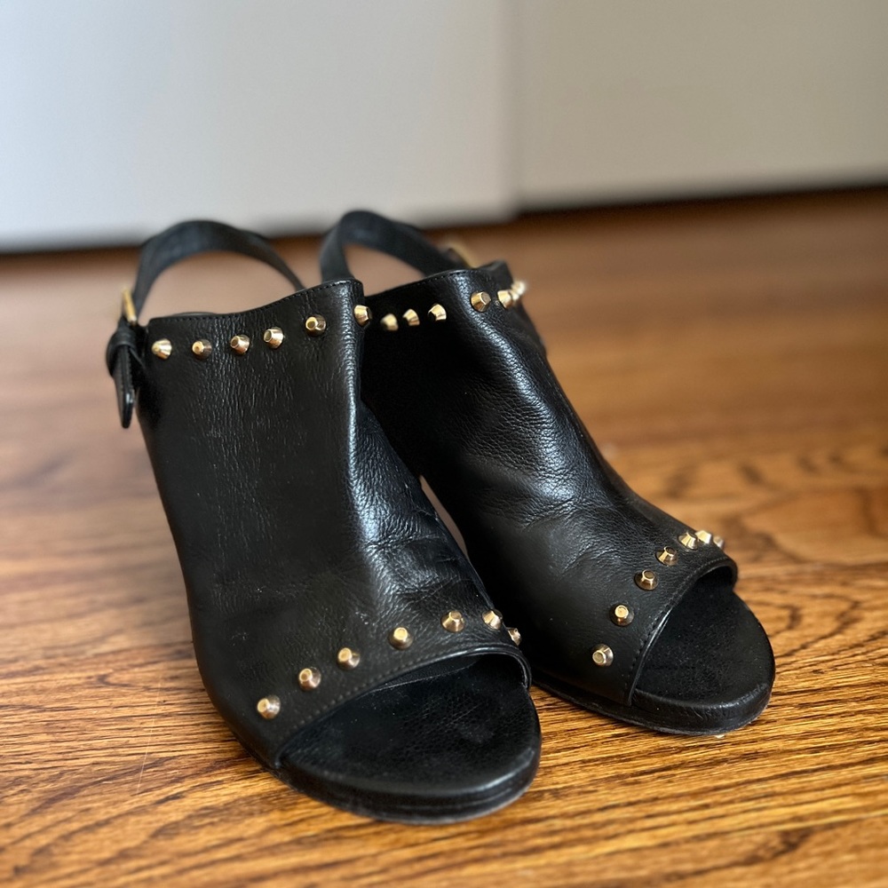 Stuart Weitzman Size 7 - image 1